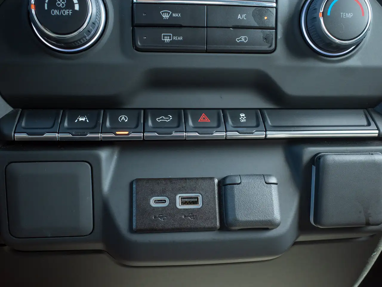 Chevrolet Silverado 1500 - Image 27