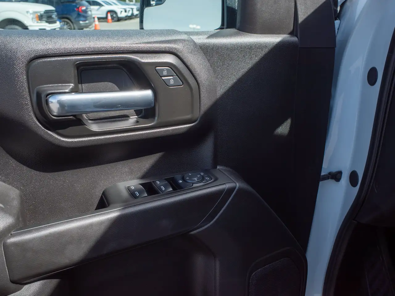 Chevrolet Silverado 1500 - Image 19