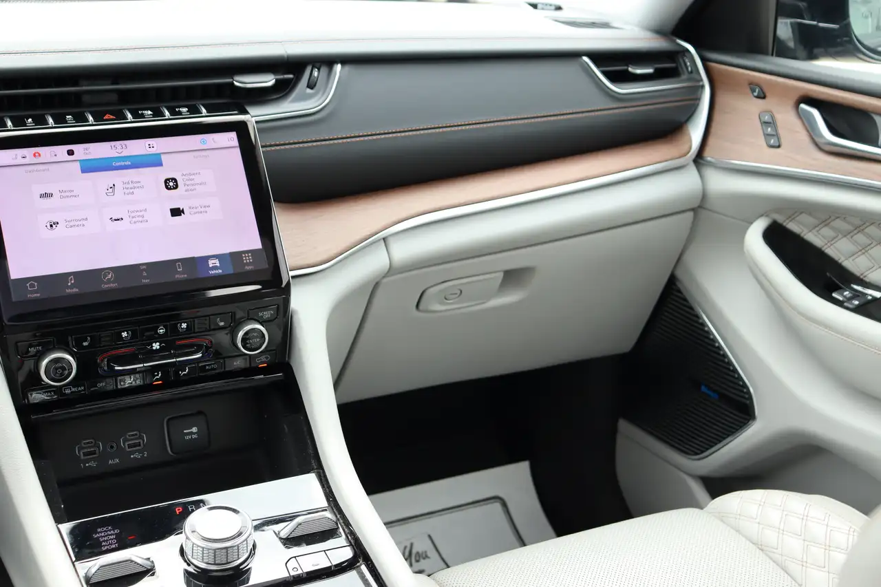Jeep Grand Cherokee - Image 35