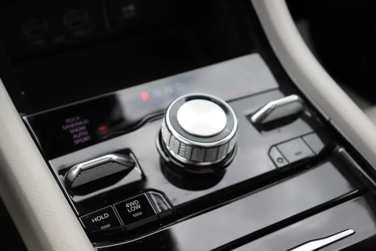 Jeep Grand Cherokee - Image 27