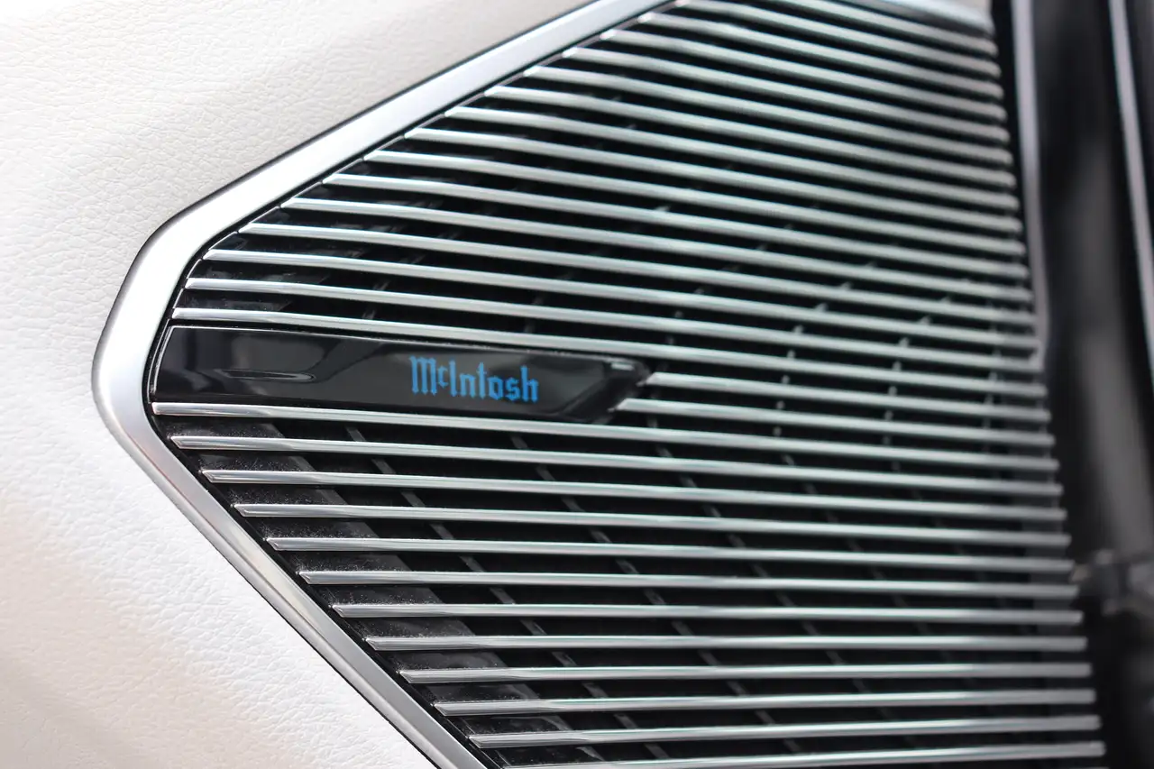 Jeep Grand Cherokee - Image 17