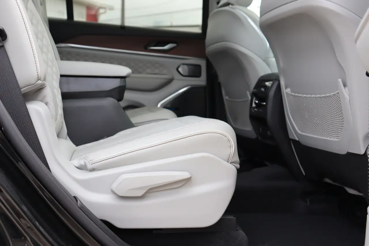 Jeep Grand Cherokee - Image 33