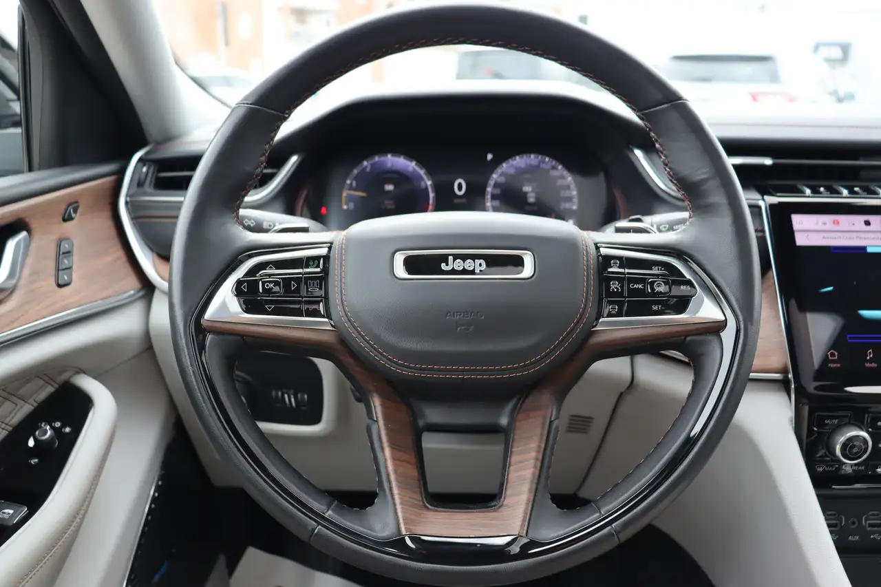 Jeep Grand Cherokee - Image 20