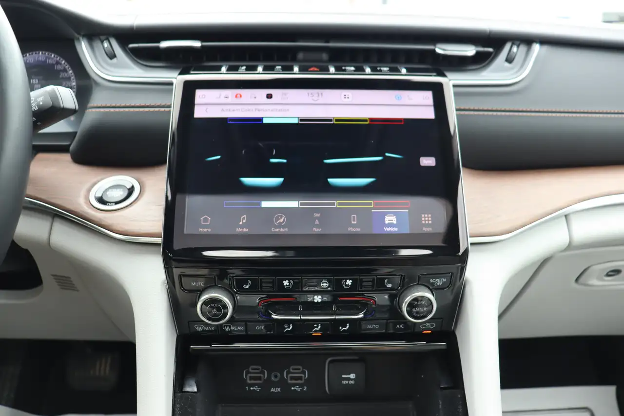Jeep Grand Cherokee - Image 24