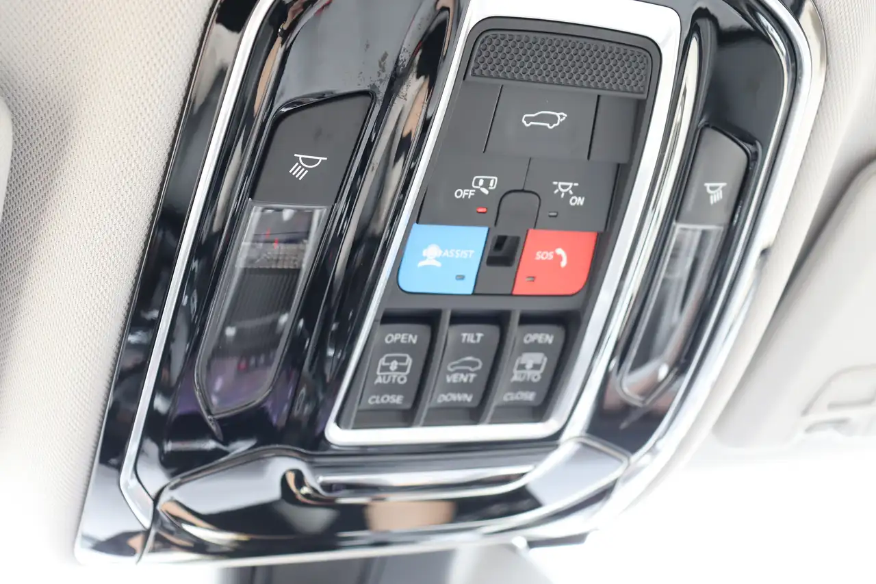 Jeep Grand Cherokee - Image 28