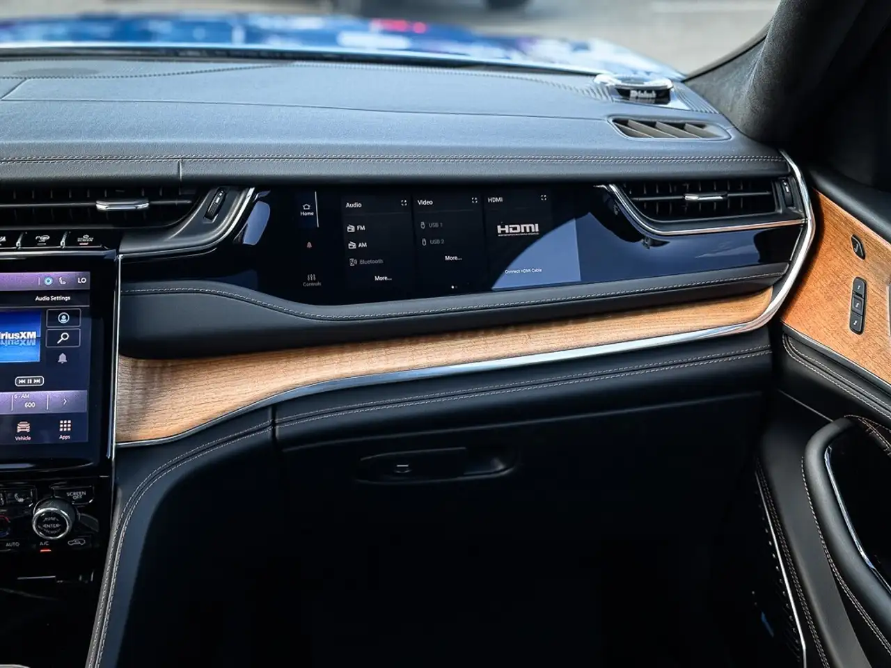 Jeep Grand Cherokee - Image 16