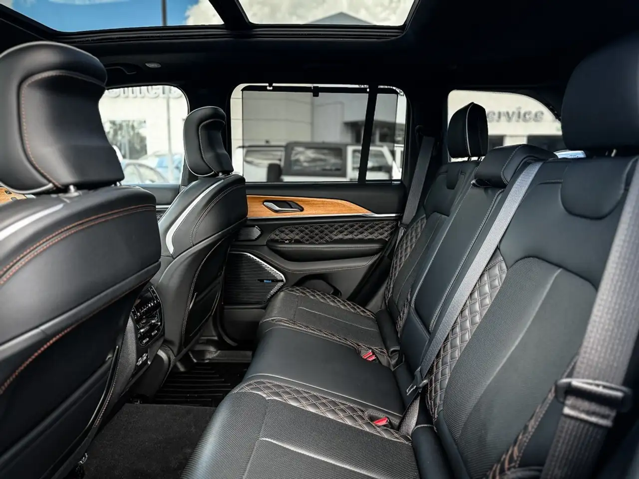 Jeep Grand Cherokee - Image 12
