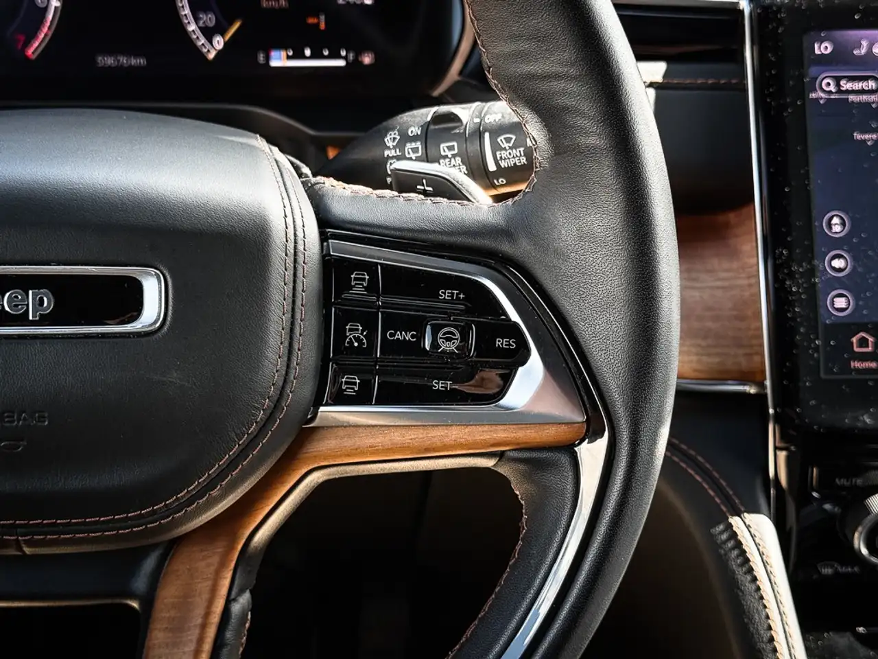 Jeep Grand Cherokee - Image 19