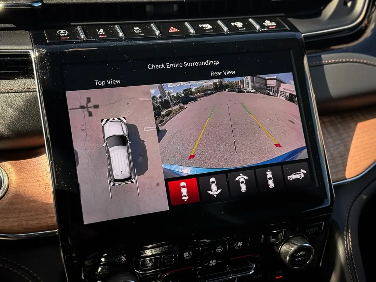Jeep Grand Cherokee - Image 25