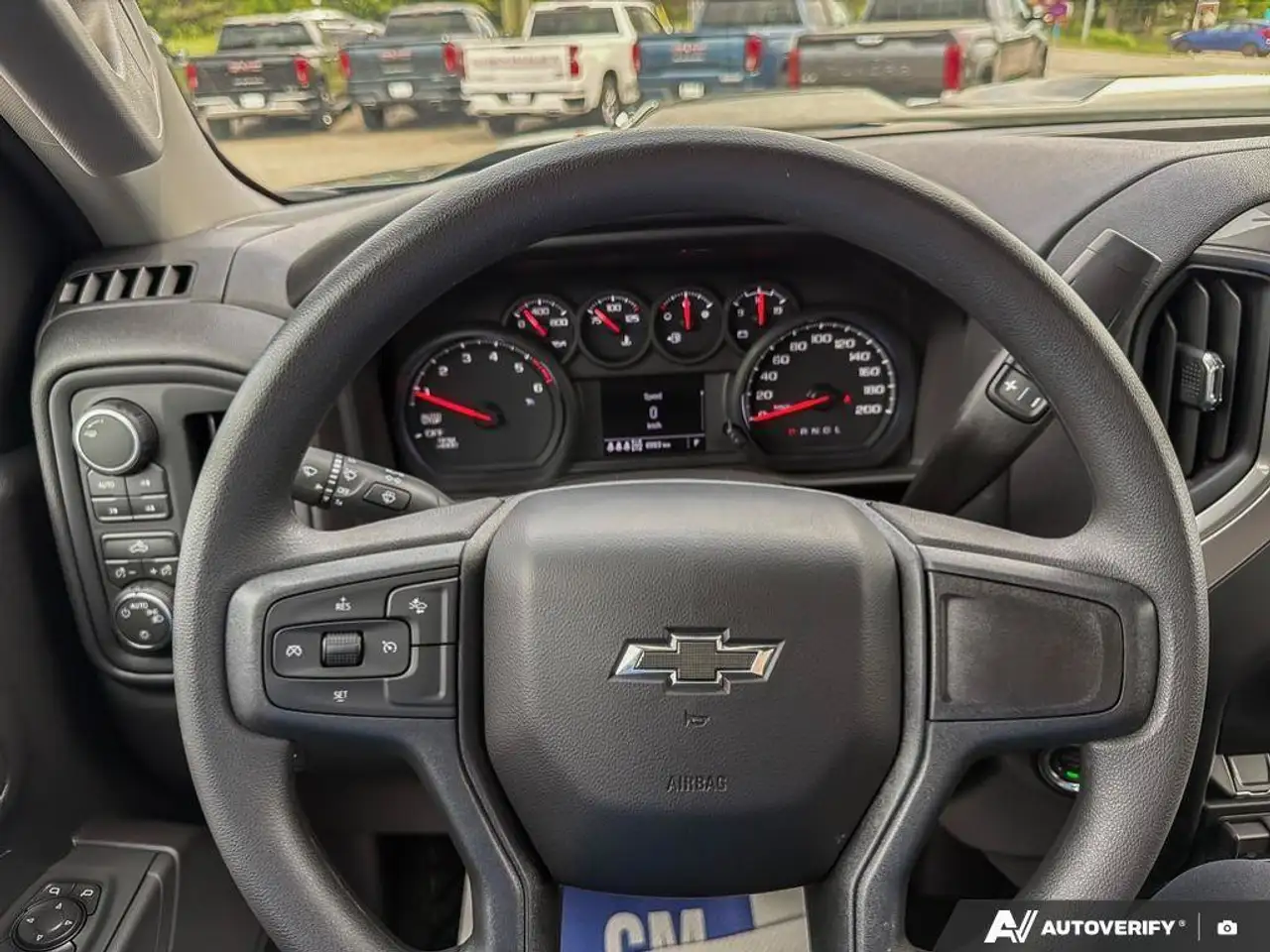 Chevrolet Silverado 1500 - Image 17
