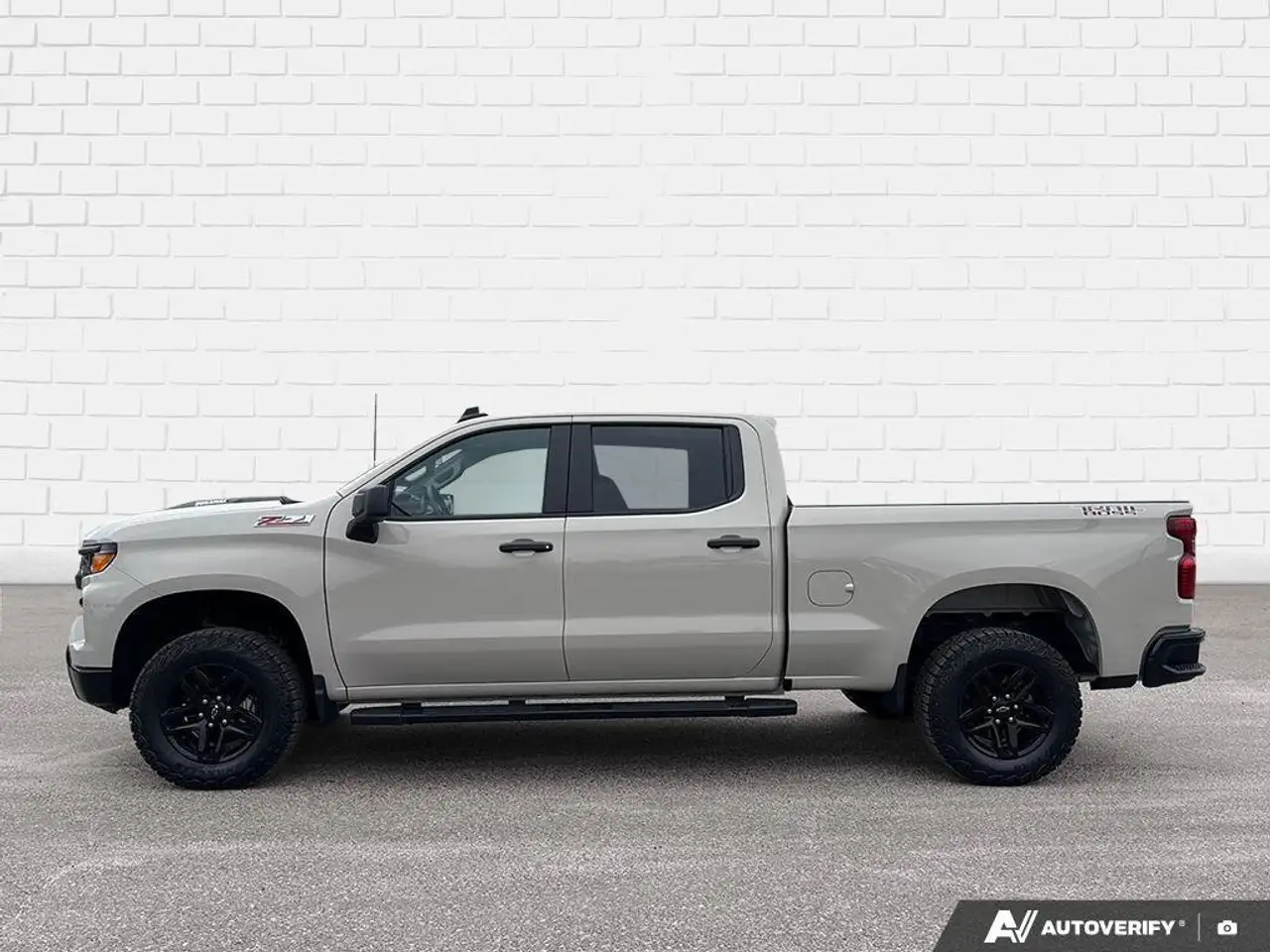 Chevrolet Silverado 1500 - Image 2