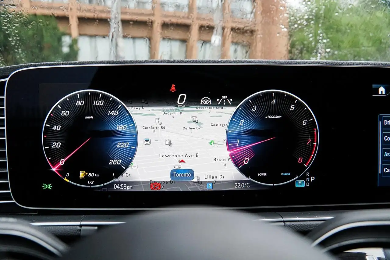 Mercedes-Benz GLS - Image 35
