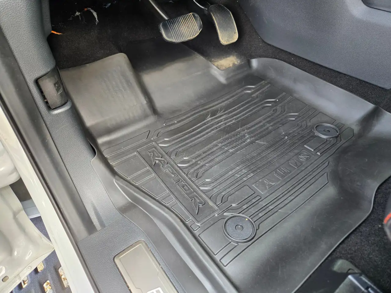 Ford F-150 - Image 21