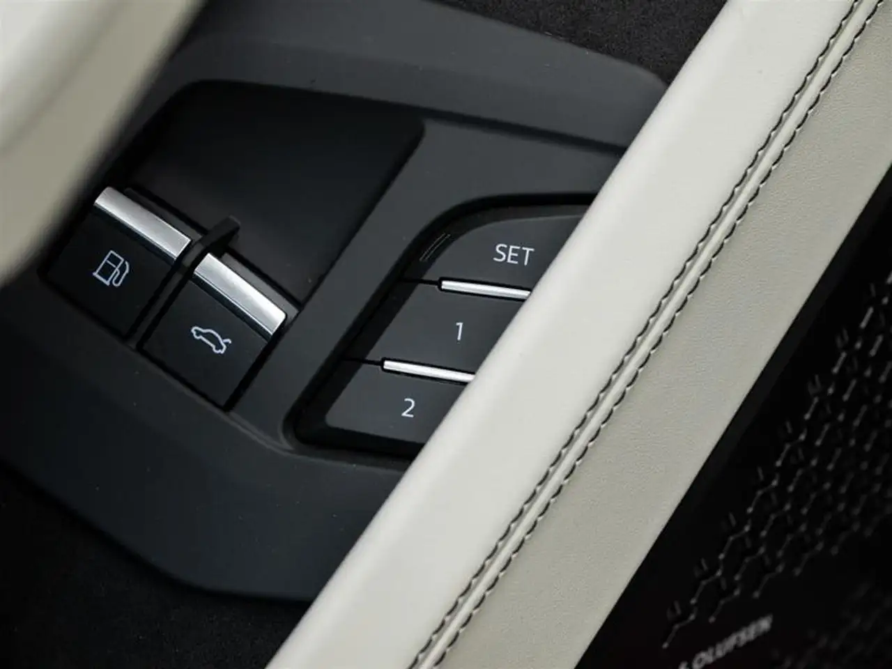 Lamborghini Urus - Image 20