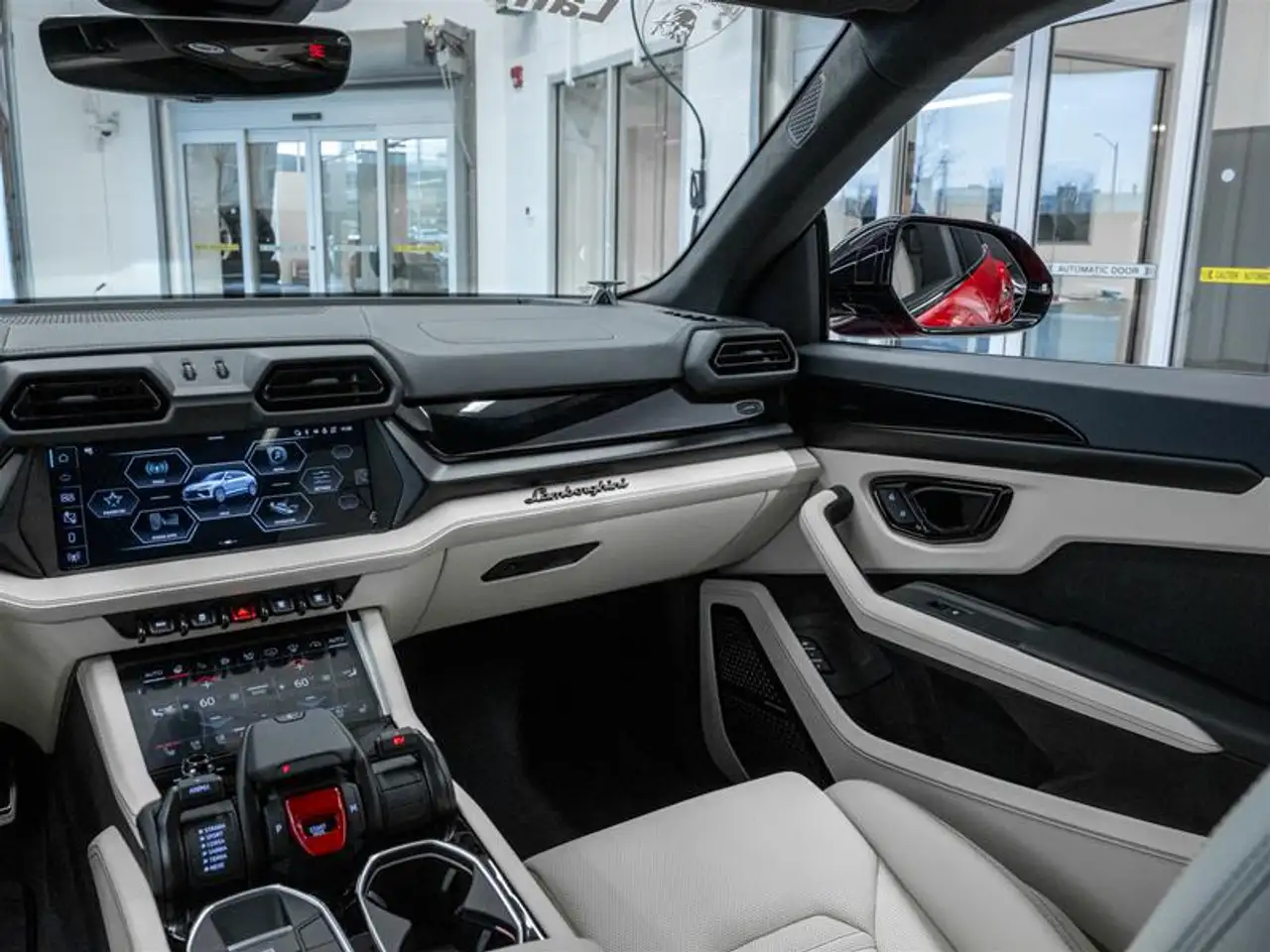 Lamborghini Urus - Image 40