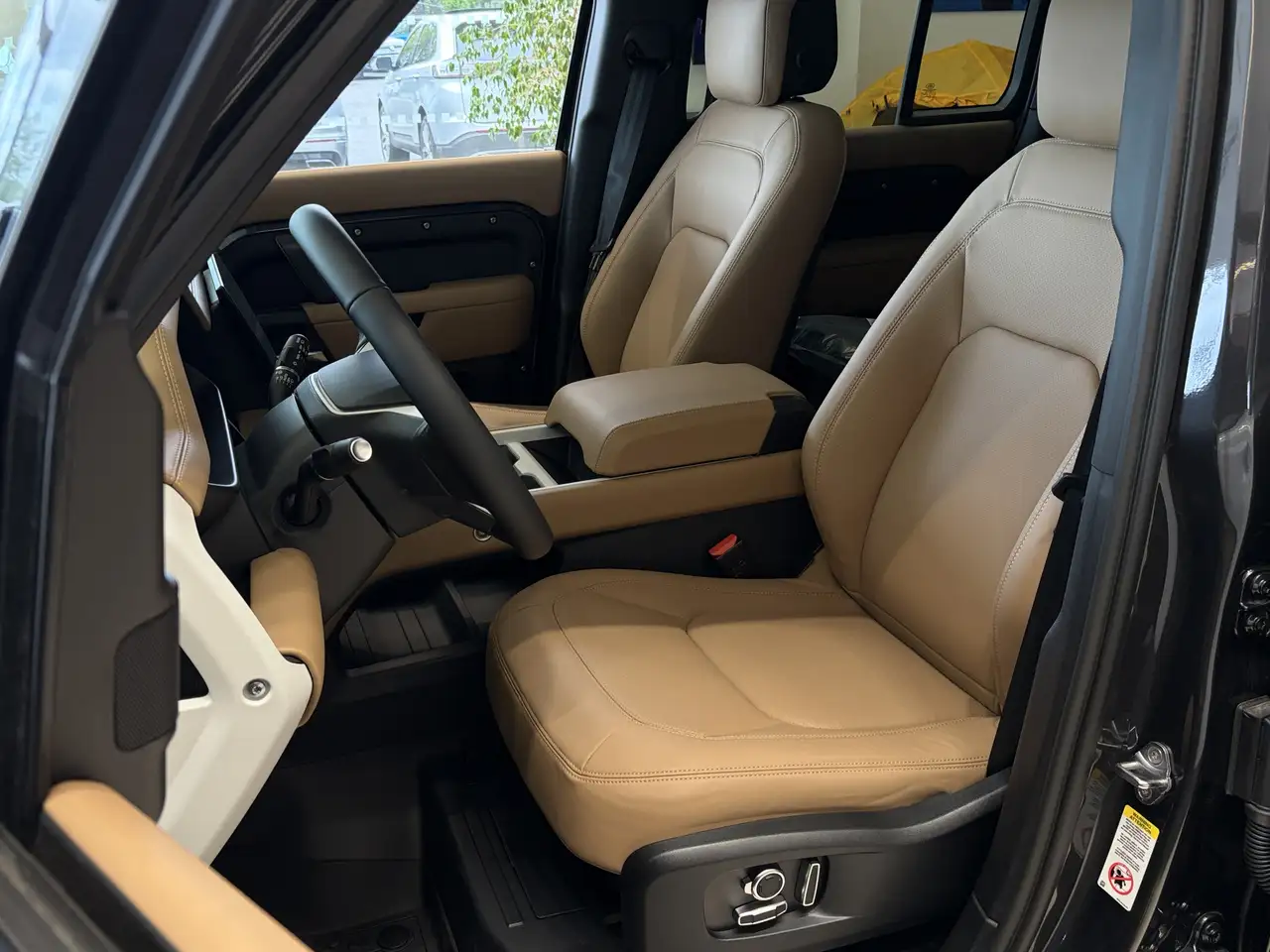 Land Rover Defender - Image 11