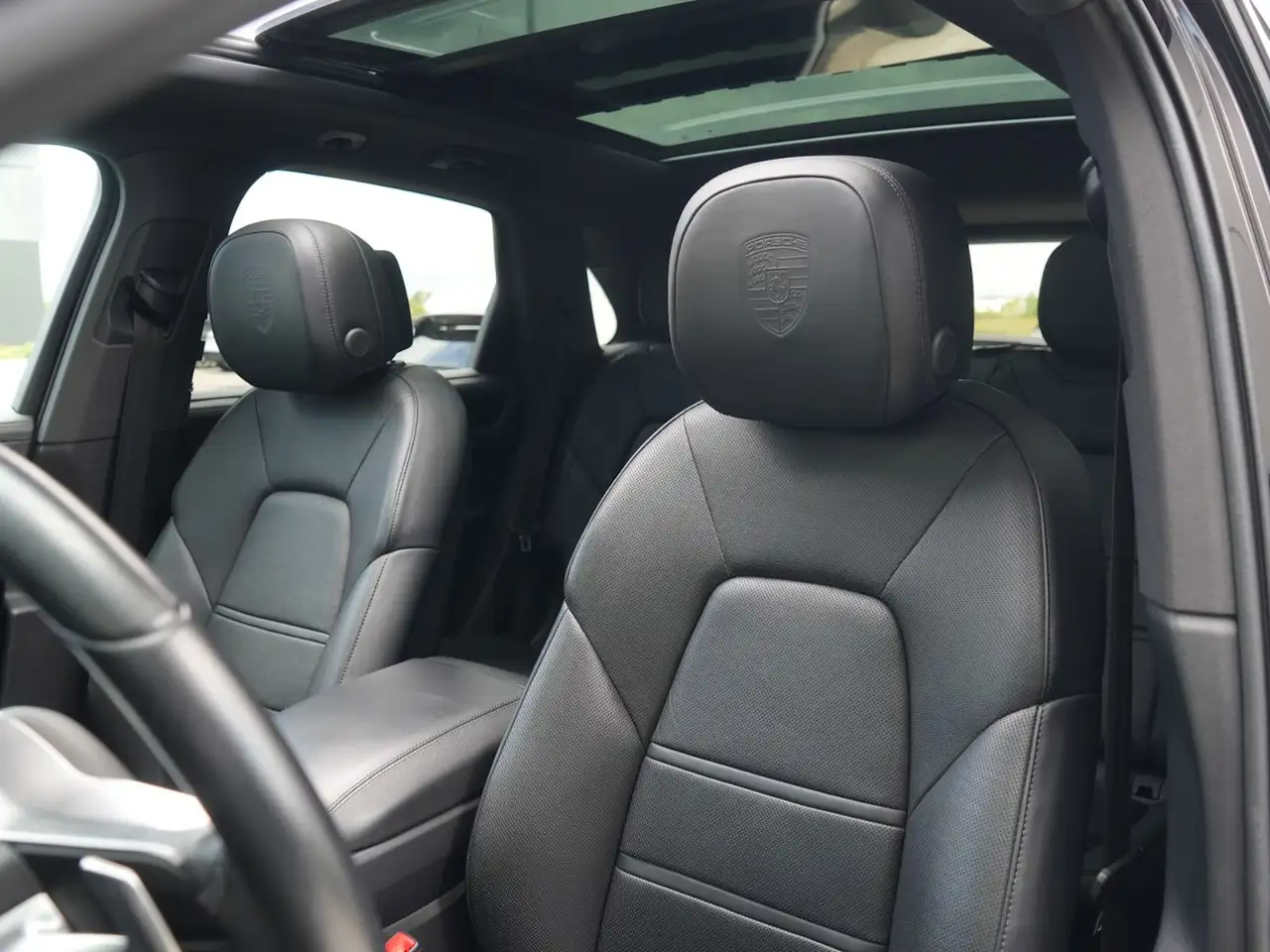 Porsche Cayenne - Image 14