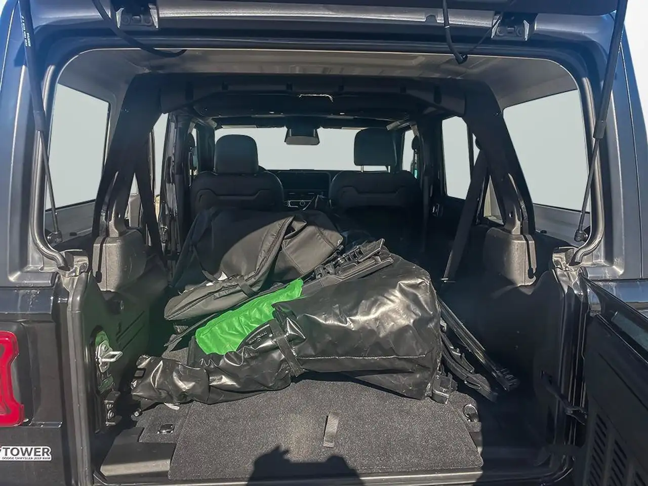 Jeep Wrangler - Image 14