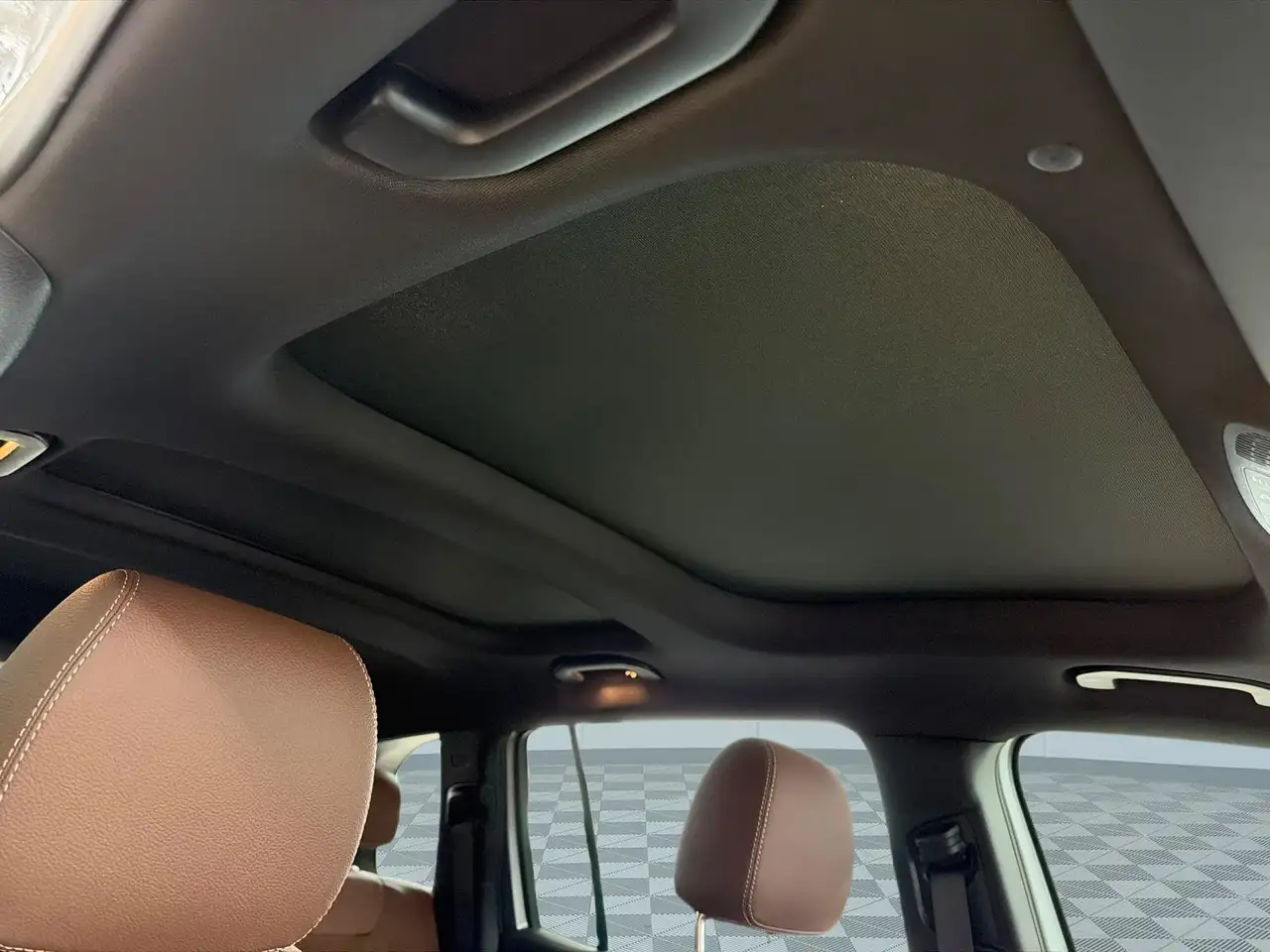 Mercedes-Benz GLB - Image 35