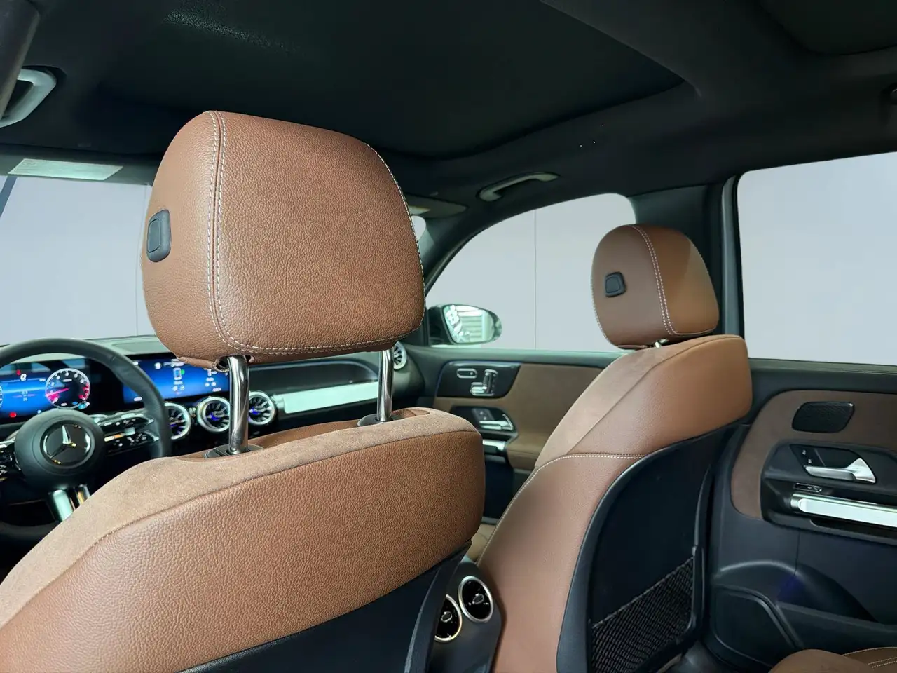 Mercedes-Benz GLB - Image 25