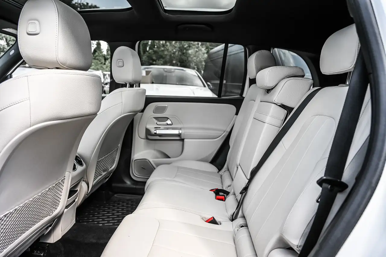 Mercedes-Benz GLB - Image 25