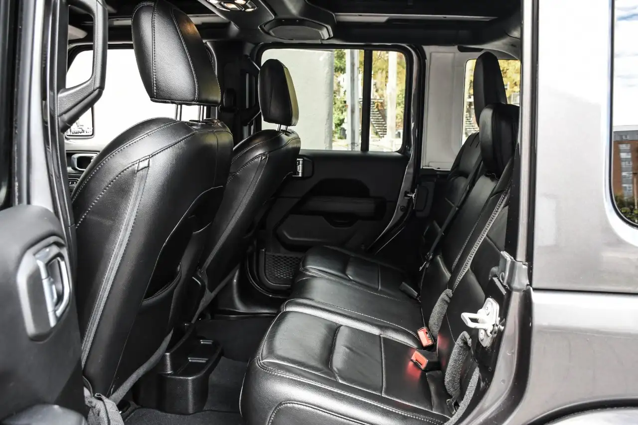 Jeep Wrangler - Image 11