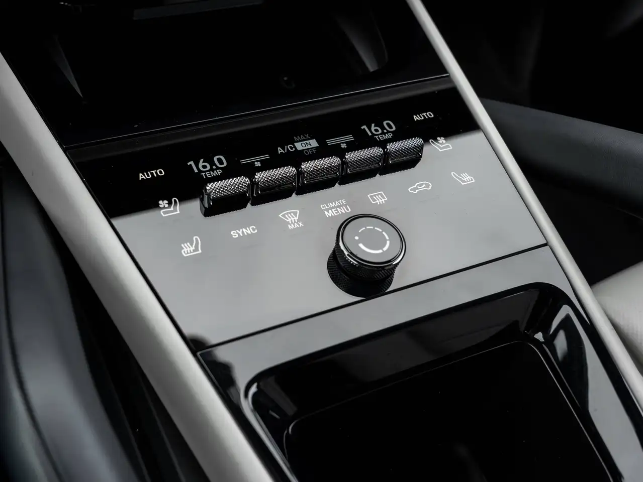 Porsche Cayenne - Image 25