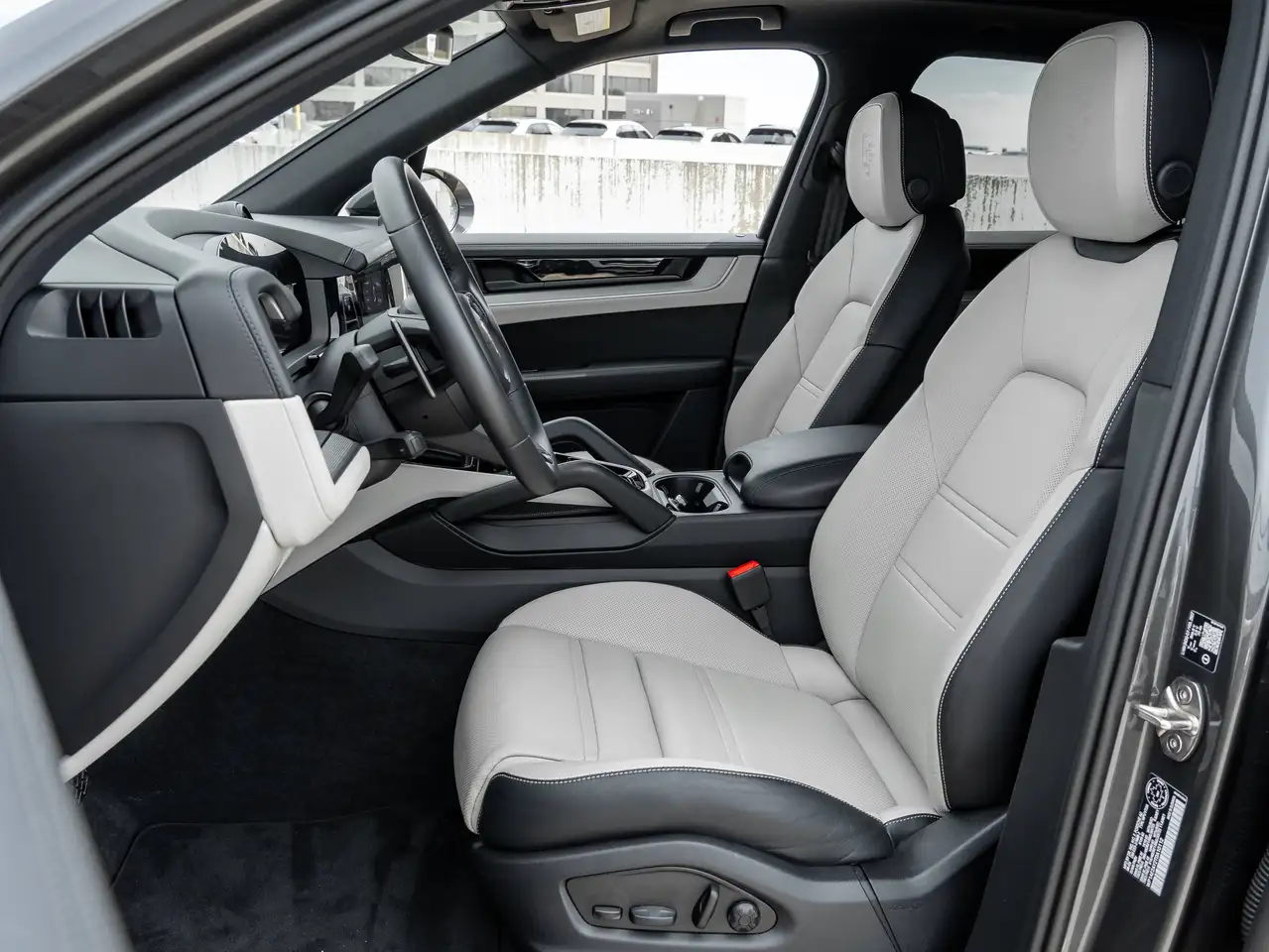 Porsche Cayenne - Image 14