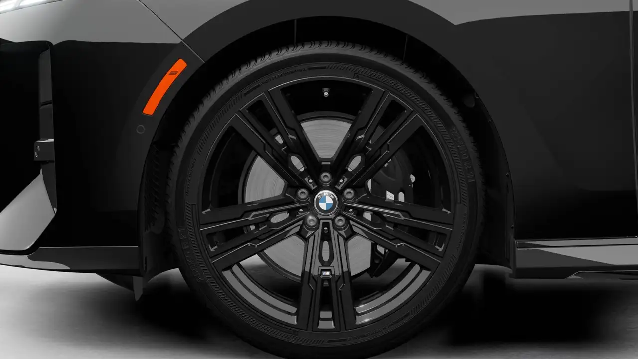 BMW 7 Series - Image 7