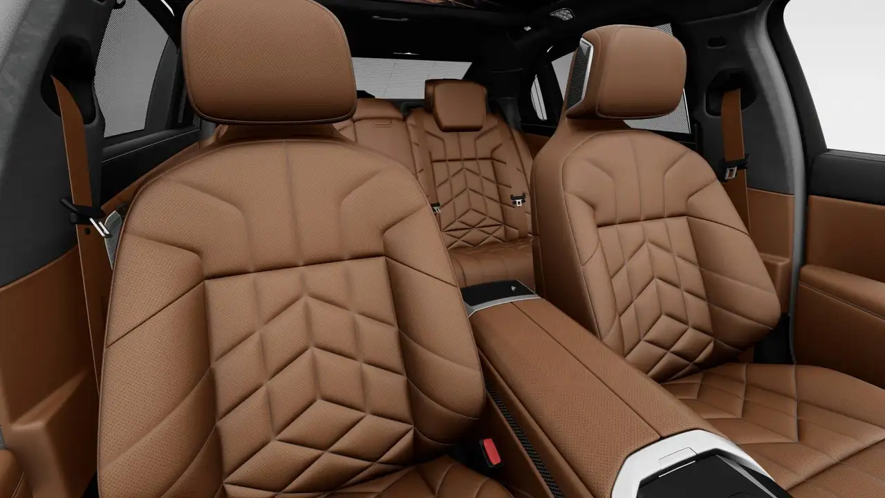BMW 7 Series - Image 11