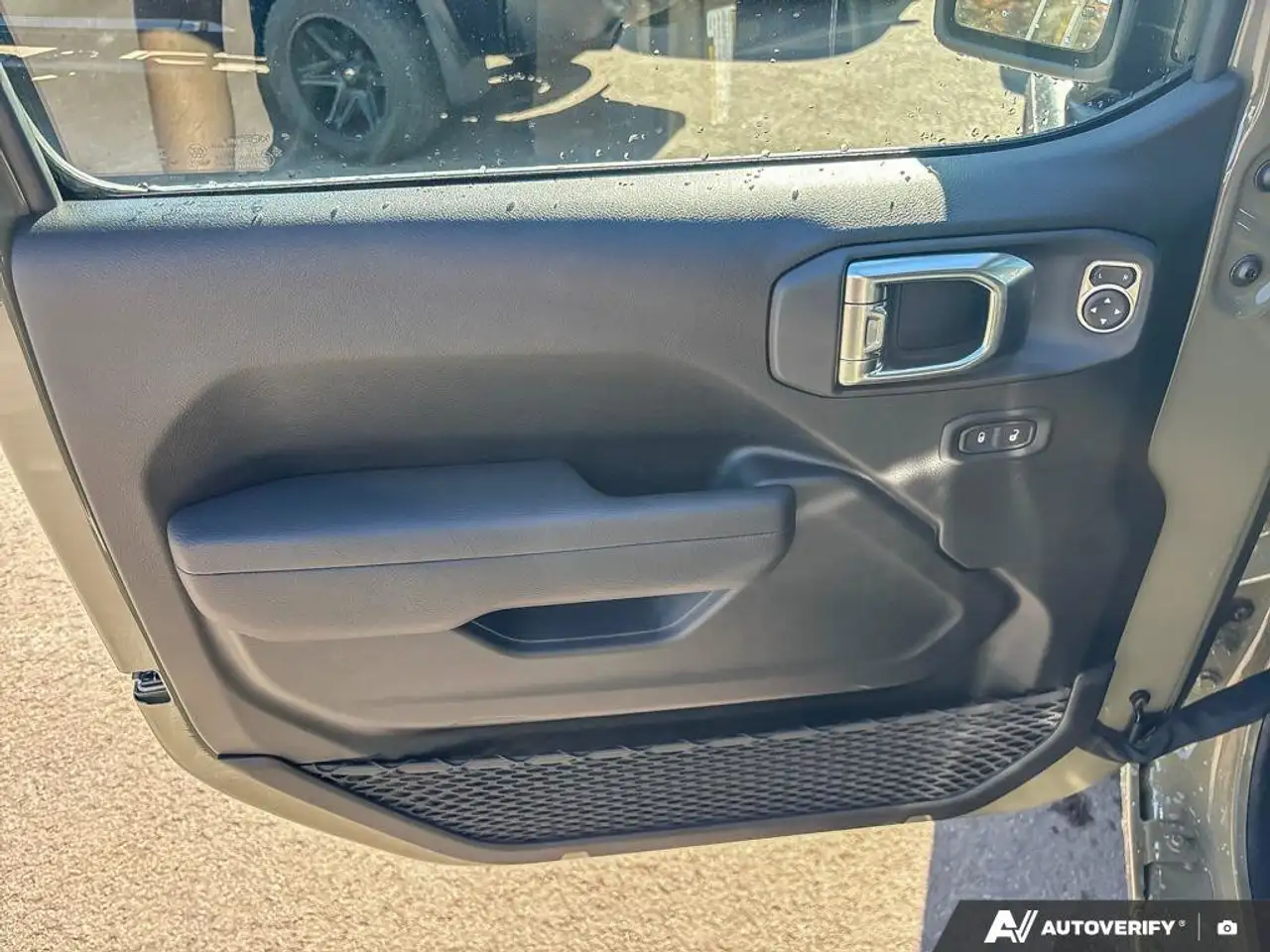 Jeep Wrangler - Image 10