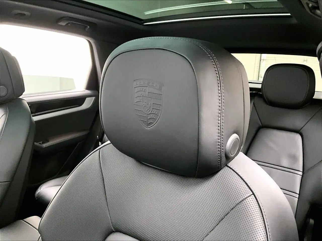 Porsche Cayenne - Image 13
