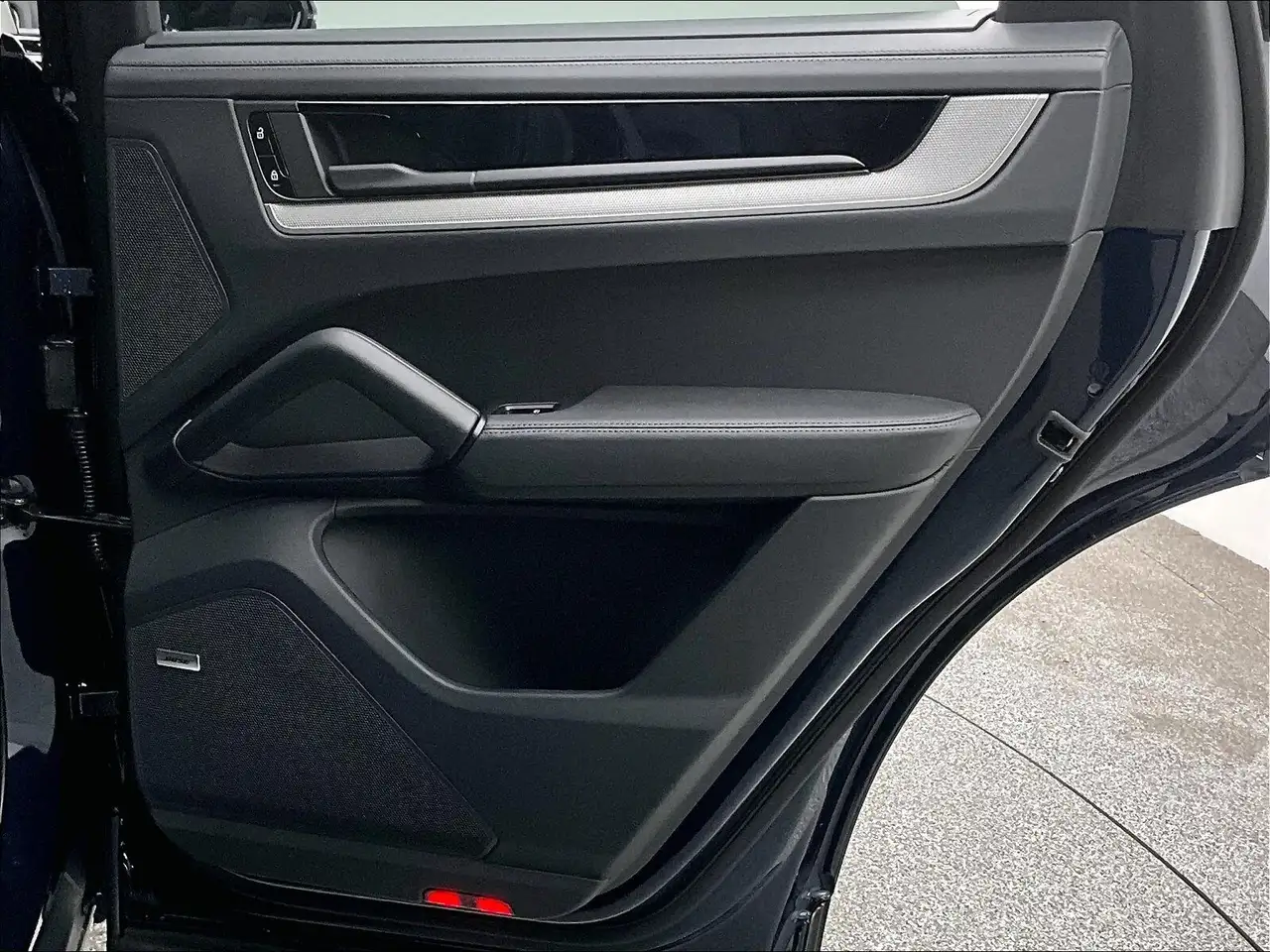 Porsche Cayenne - Image 30