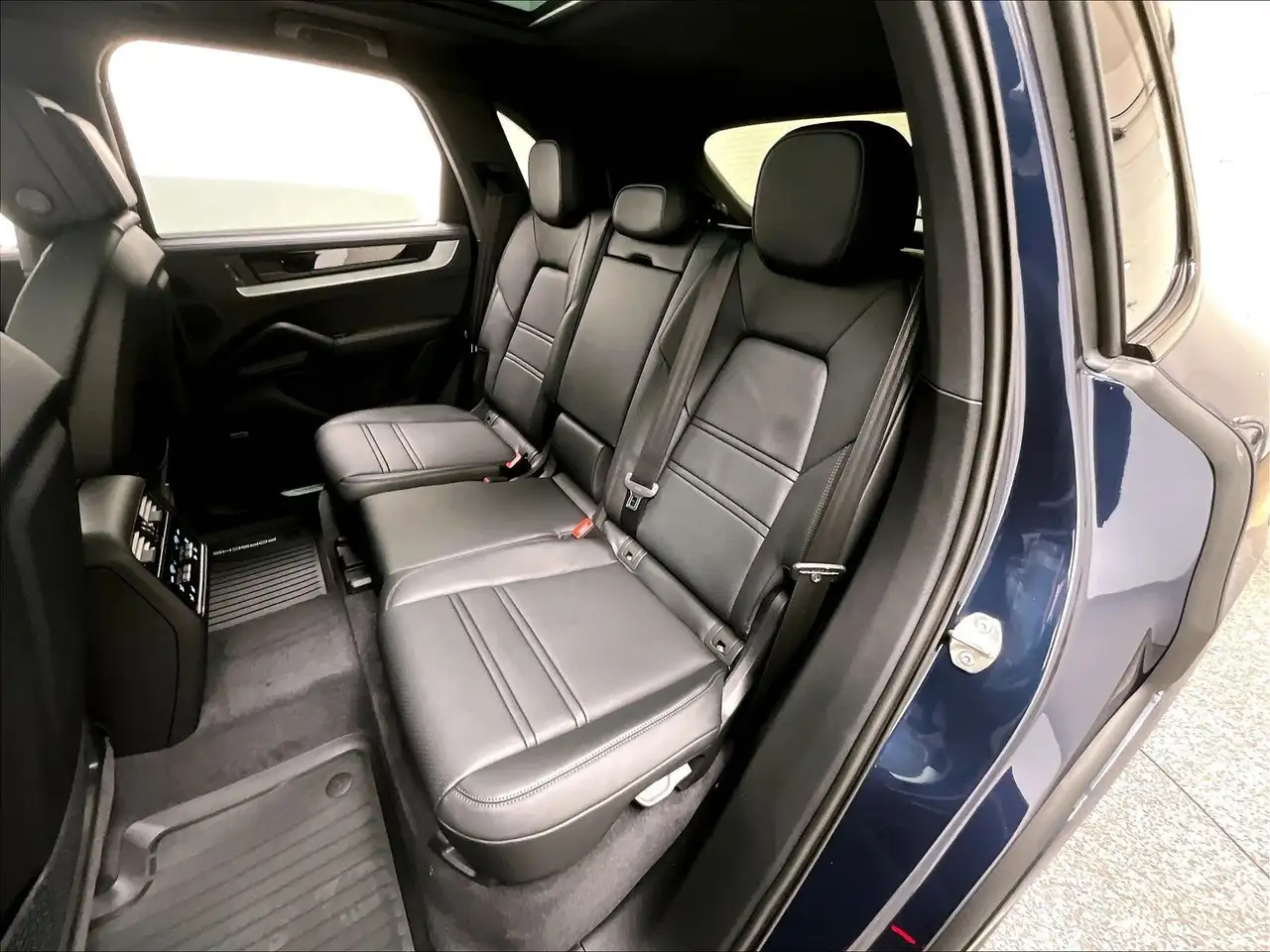 Porsche Cayenne - Image 15