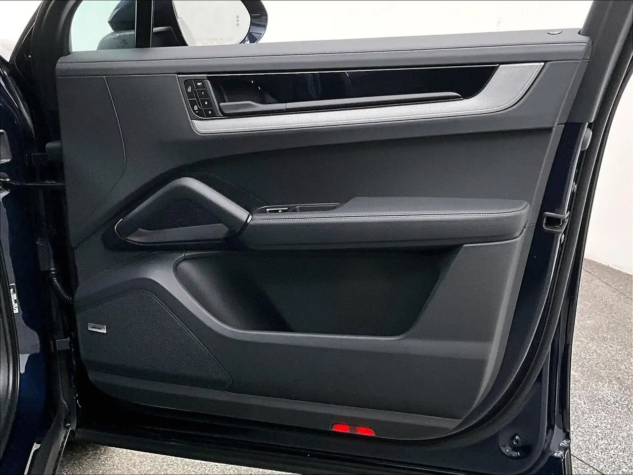 Porsche Cayenne - Image 29