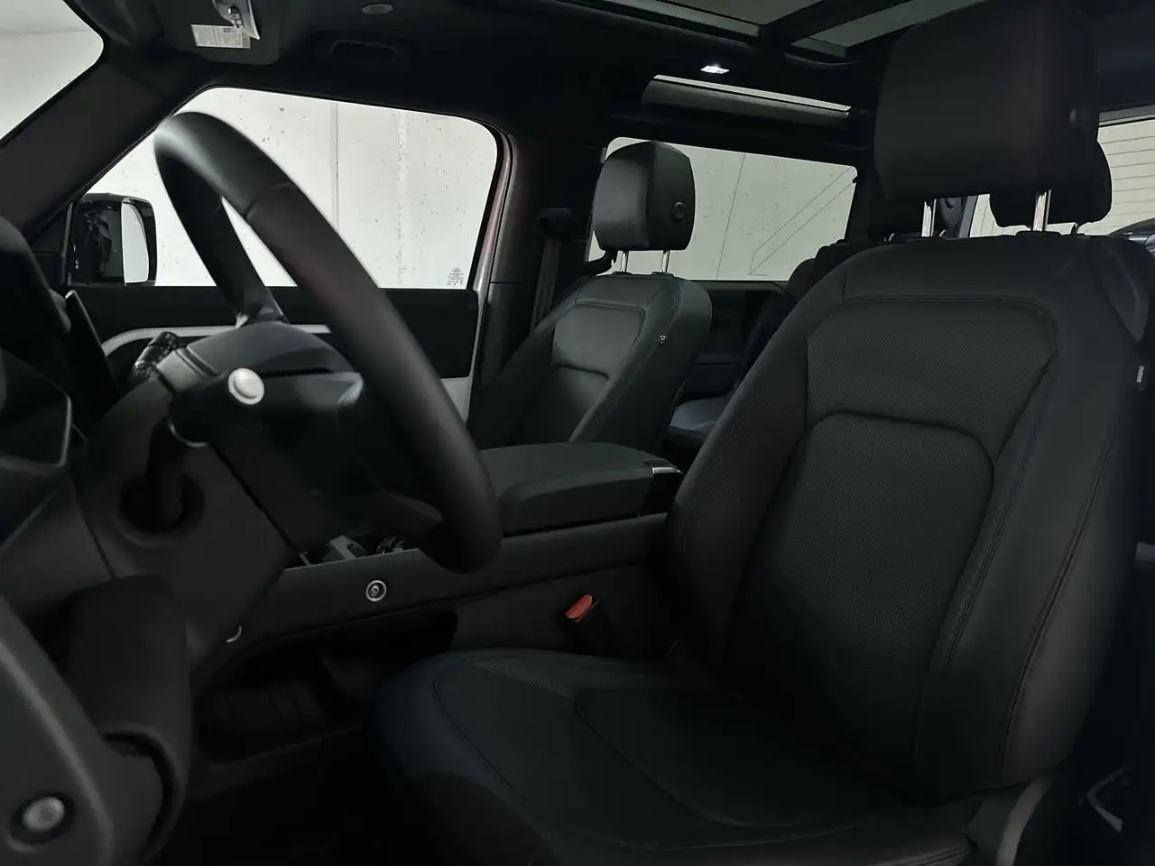 Land Rover Defender - Image 19