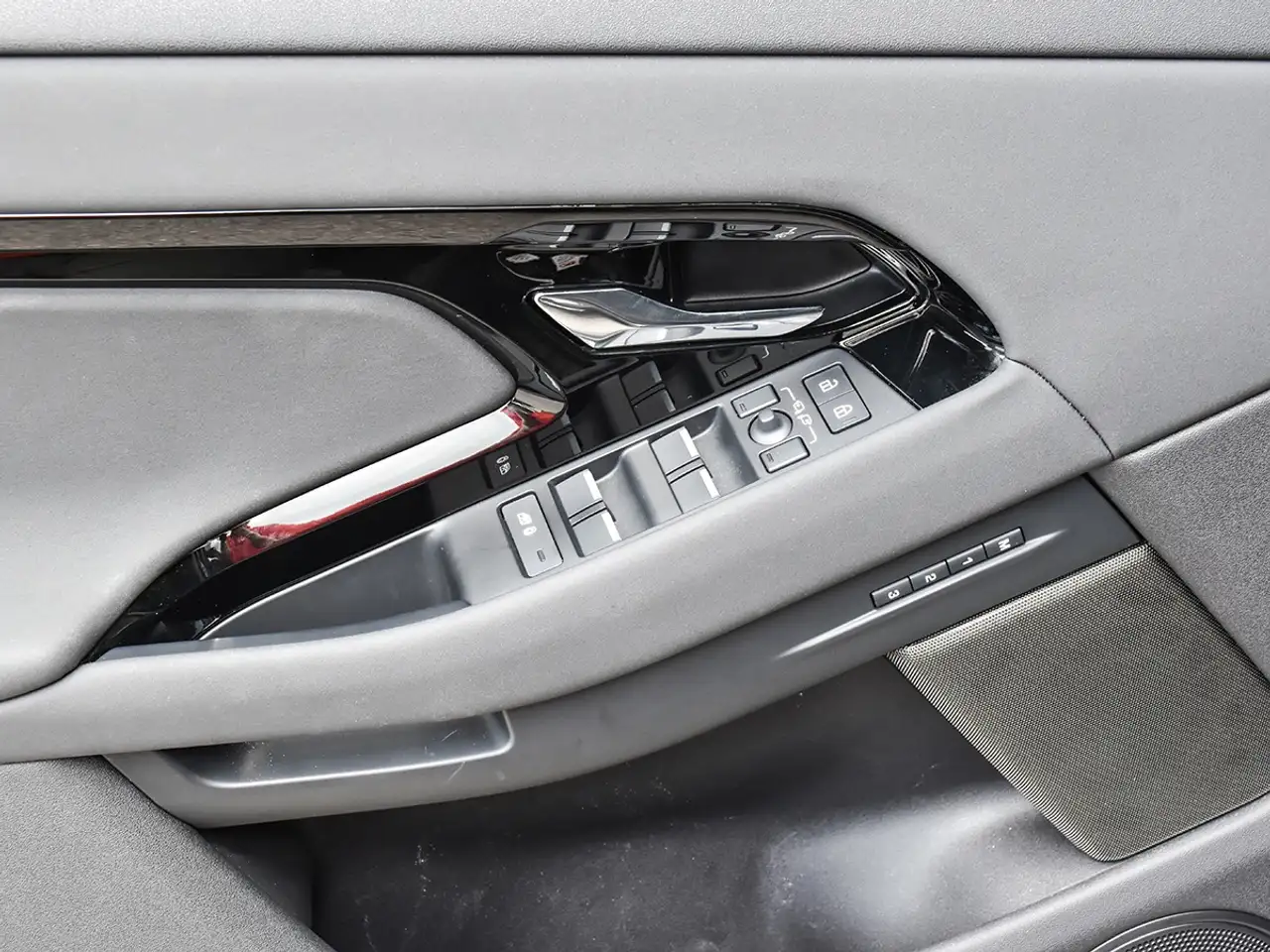 Land Rover Range Rover Evoque - Image 13