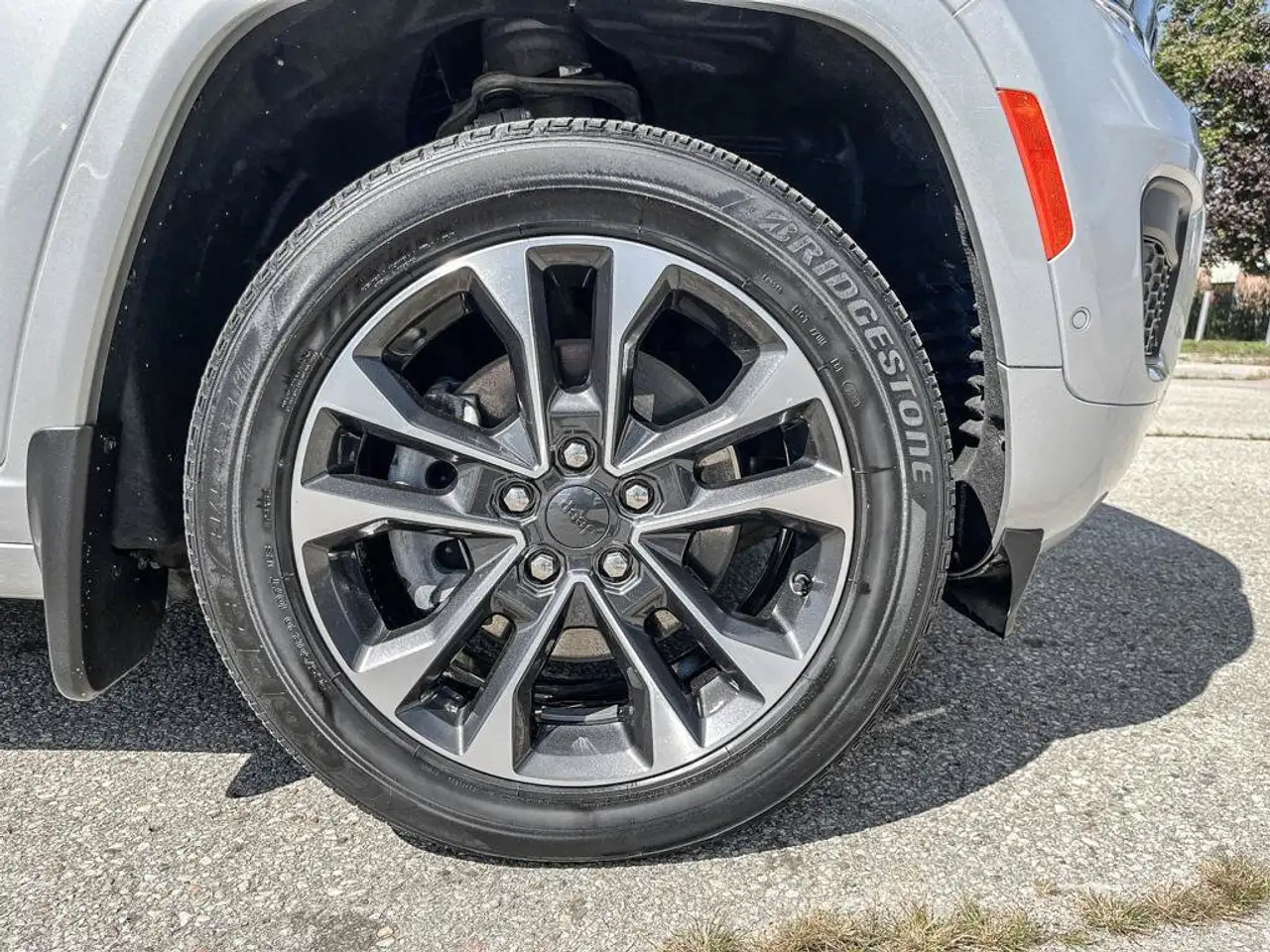 Jeep Grand Cherokee - Image 18