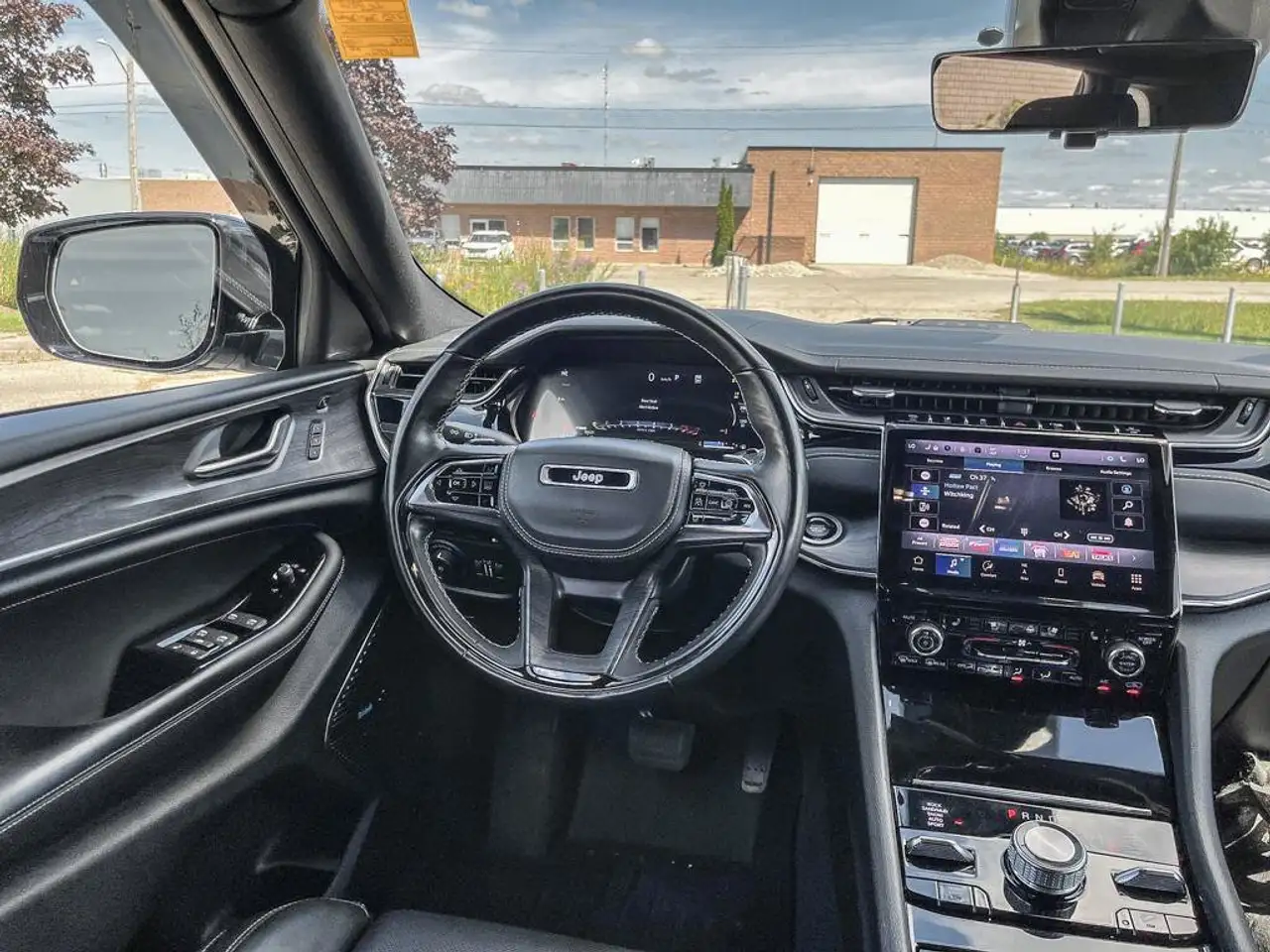 Jeep Grand Cherokee - Image 9