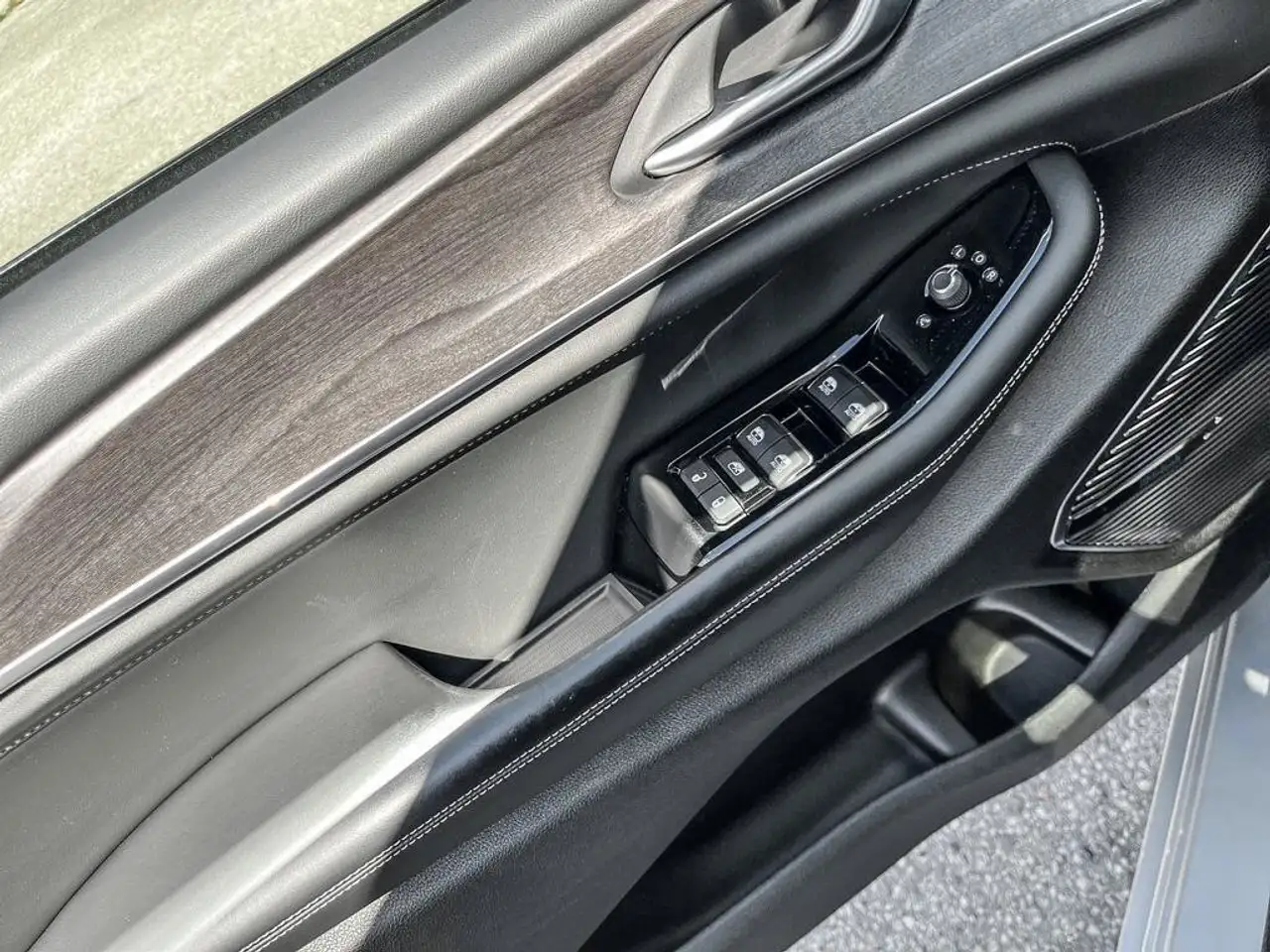 Jeep Grand Cherokee - Image 22