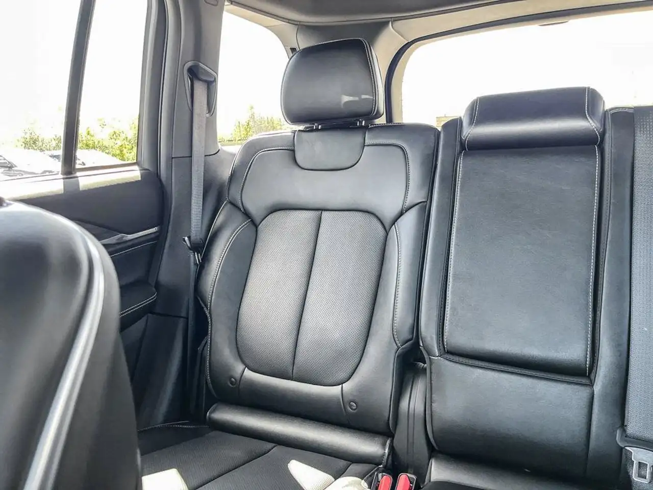 Jeep Grand Cherokee - Image 12