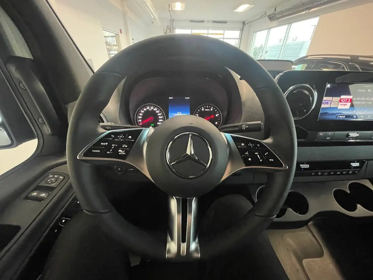Mercedes-Benz Sprinter - Image 10