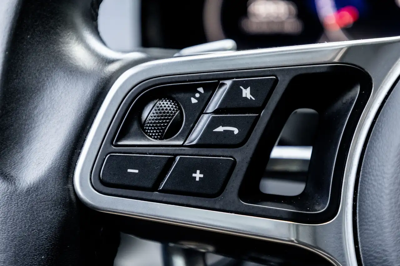 Porsche Cayenne - Image 48
