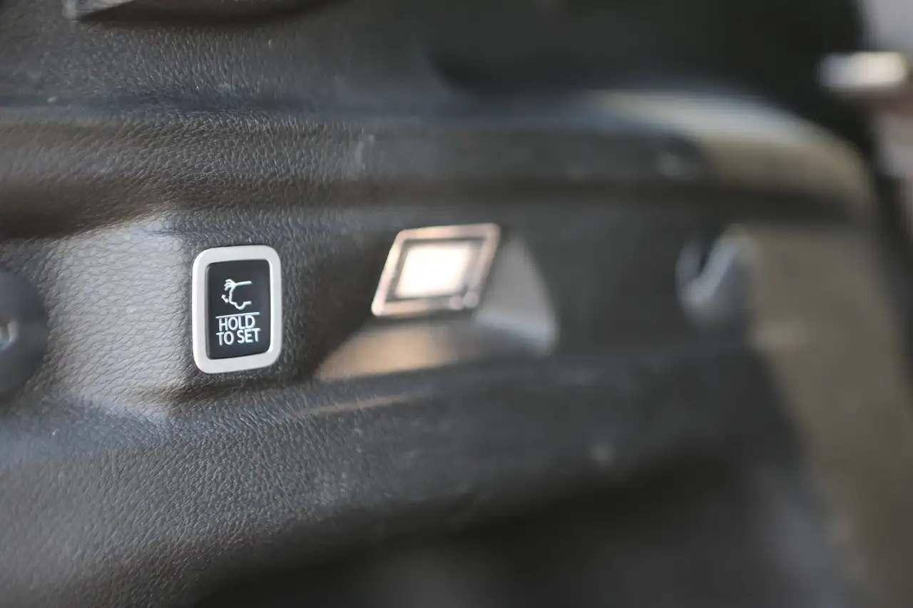 Jeep Grand Cherokee - Image 8