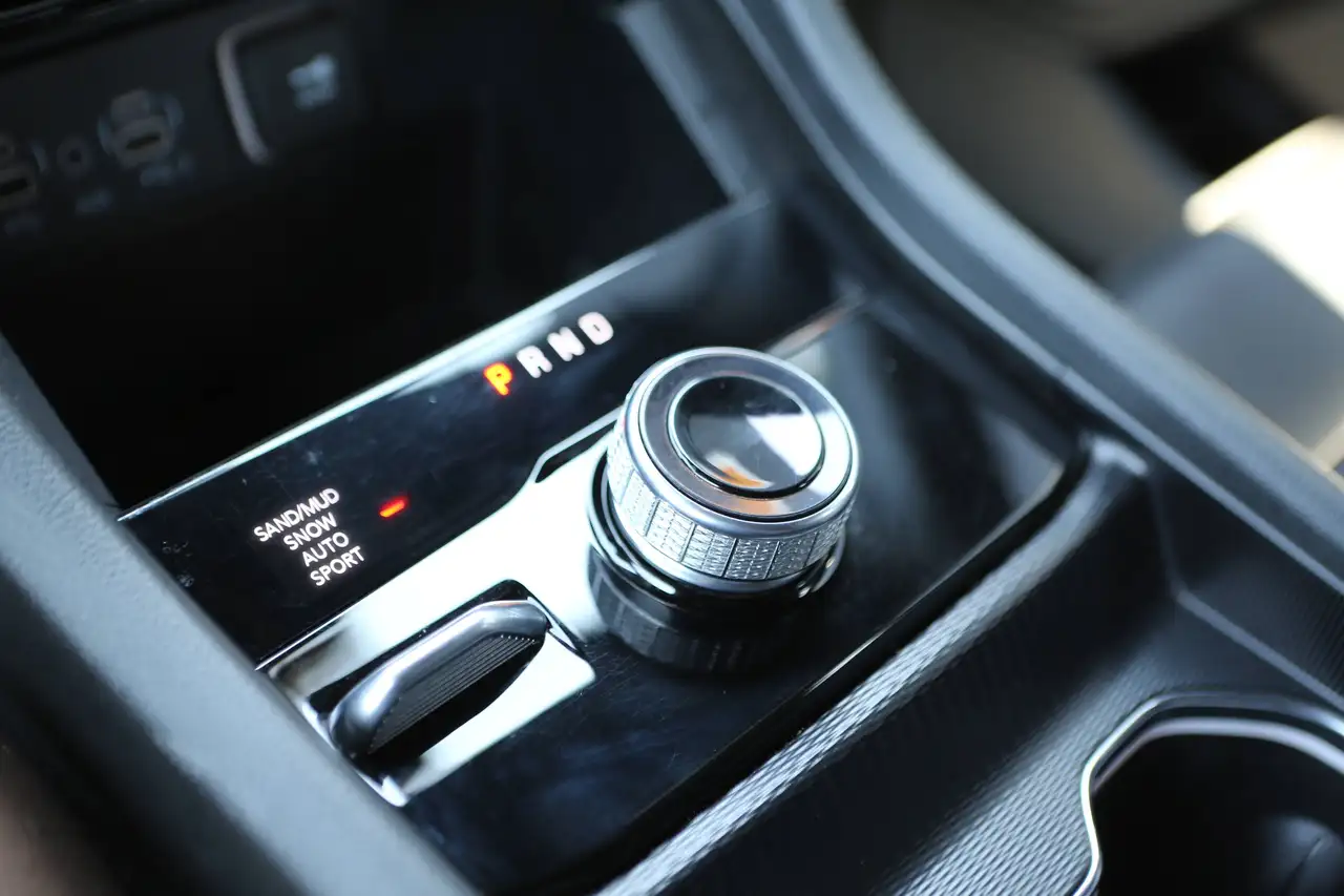 Jeep Grand Cherokee - Image 22