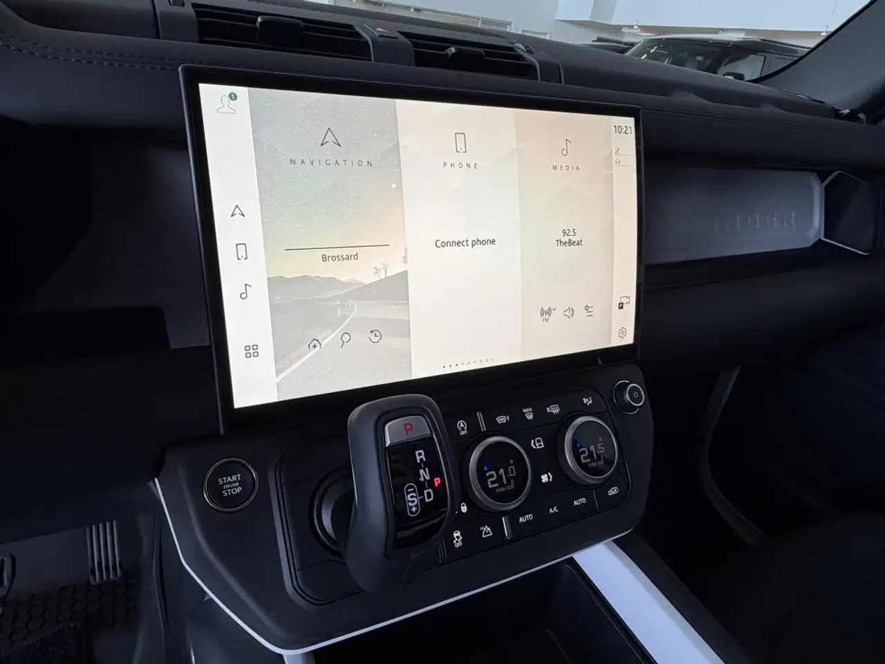 Land Rover Defender - Image 16