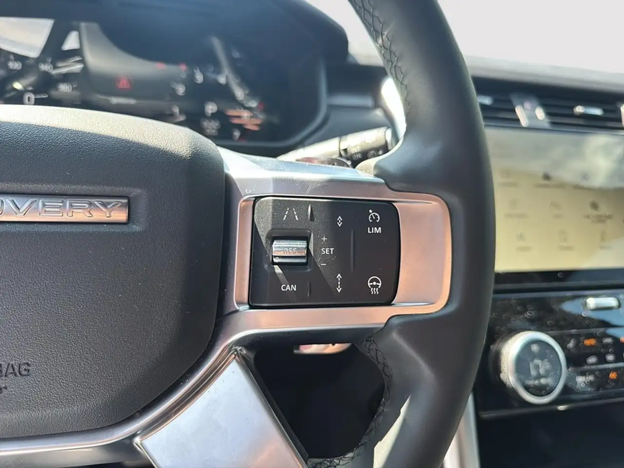 Land Rover Discovery - Image 13