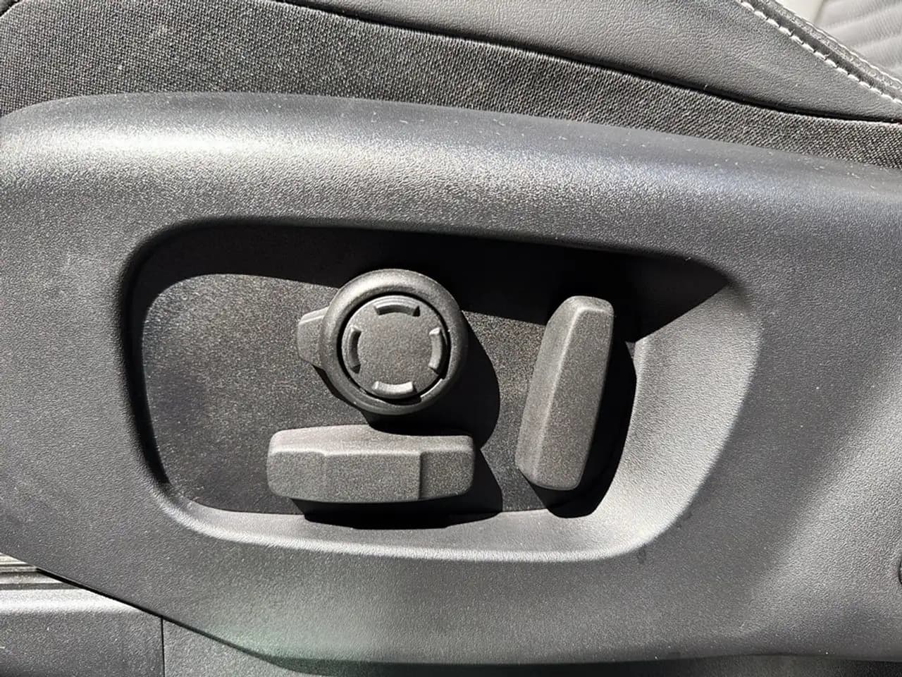 Land Rover Discovery - Image 10