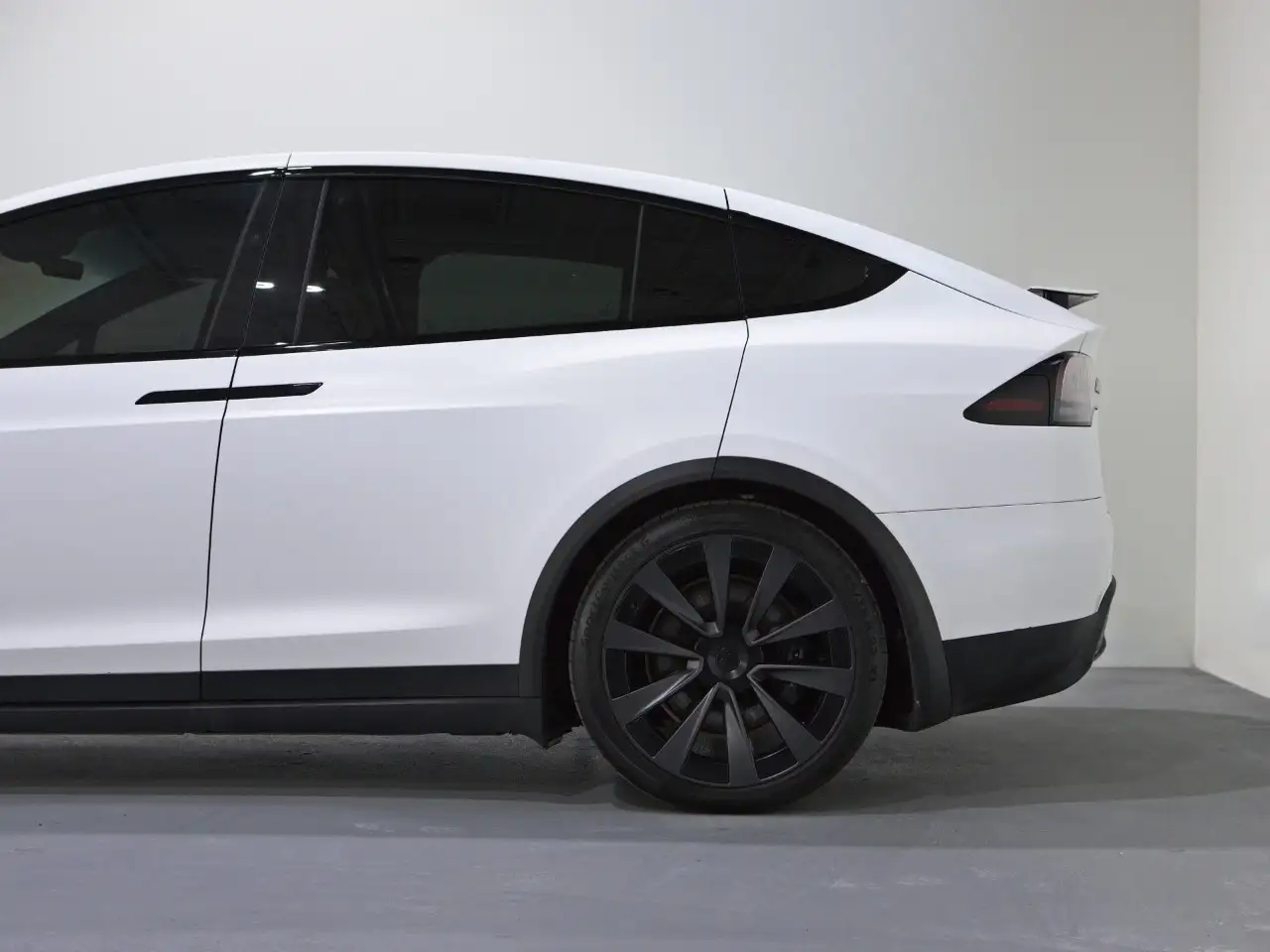 Tesla Model X - Image 7