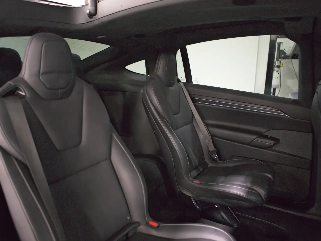 Tesla Model X - Image 16